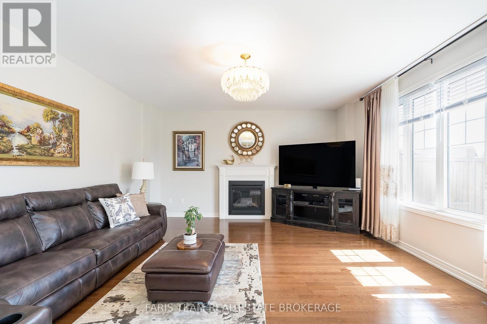 Photo 33 of 19 Mcisaac Drive, Springwater ON