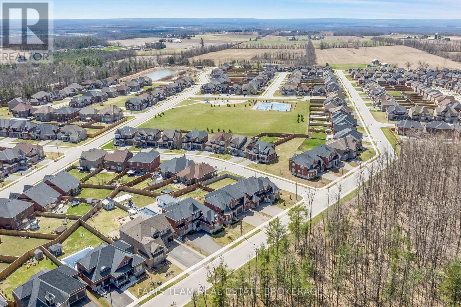 Photo 29 of 19 Mcisaac Drive, Springwater ON