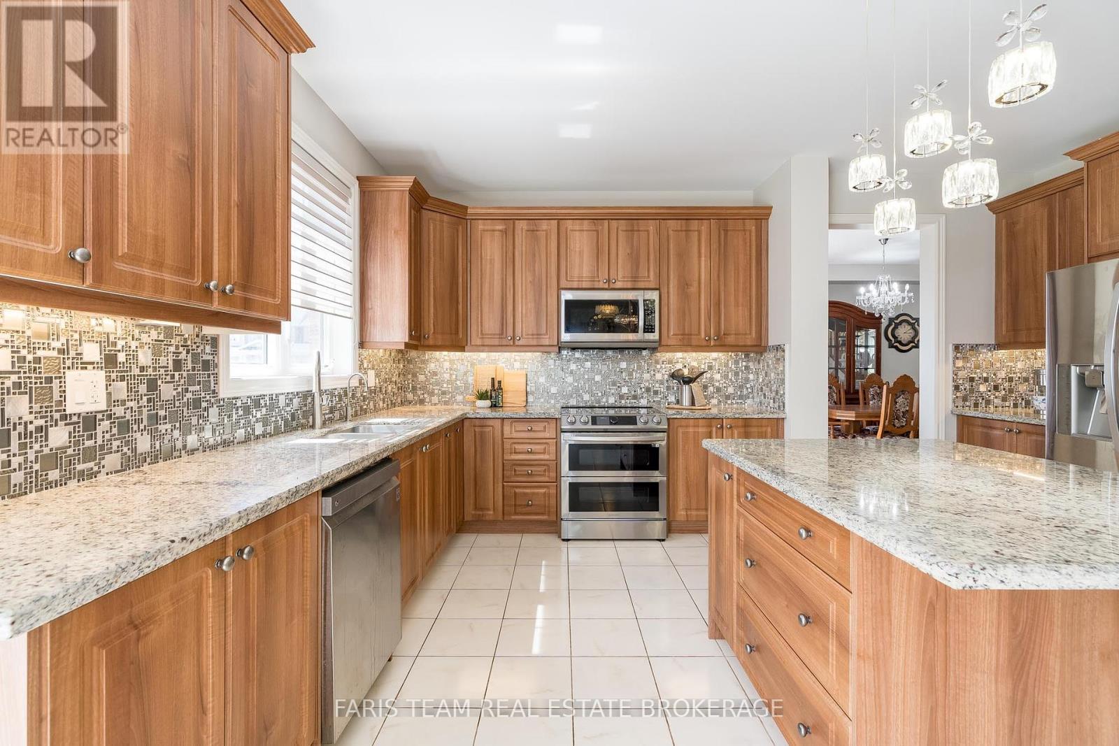 Photo 30 of 19 Mcisaac Drive, Springwater ON