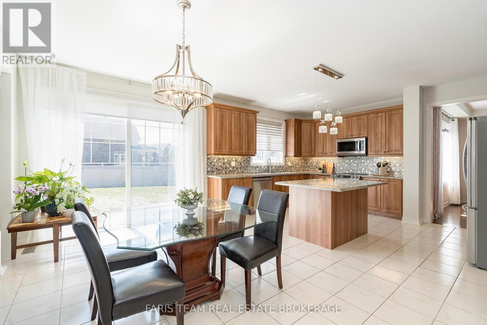 Photo 31 of 19 Mcisaac Drive, Springwater ON