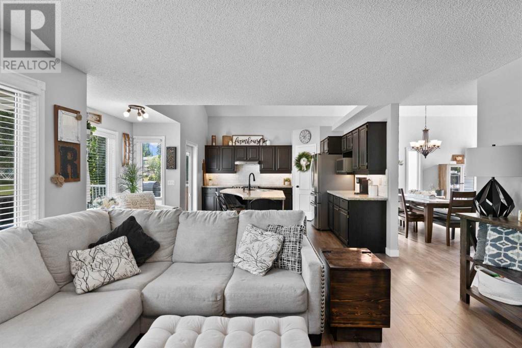 Single Family House for Sale in  Douglas Ridge Close SE Douglasdale/Glen Calgary 