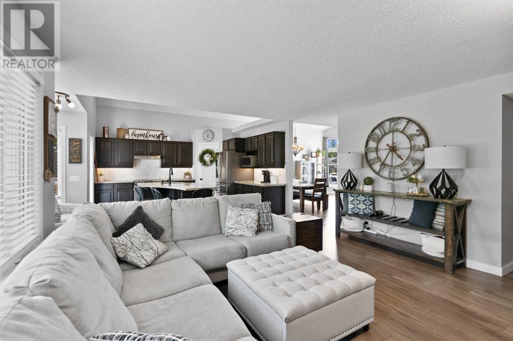 Single Family House for Sale in  Douglas Ridge Close SE Douglasdale/Glen Calgary 