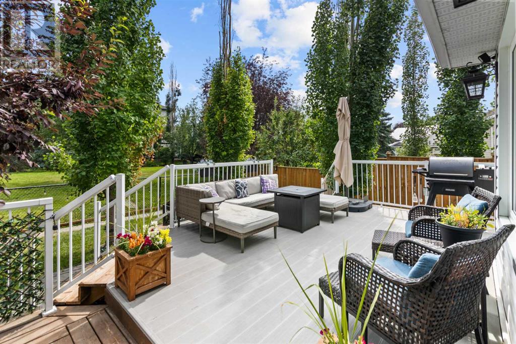 Single Family House for Sale in  Douglas Ridge Close SE Douglasdale/Glen Calgary 