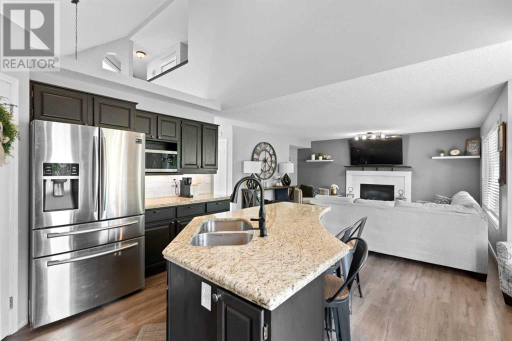 Single Family House for Sale in  Douglas Ridge Close SE Douglasdale/Glen Calgary 