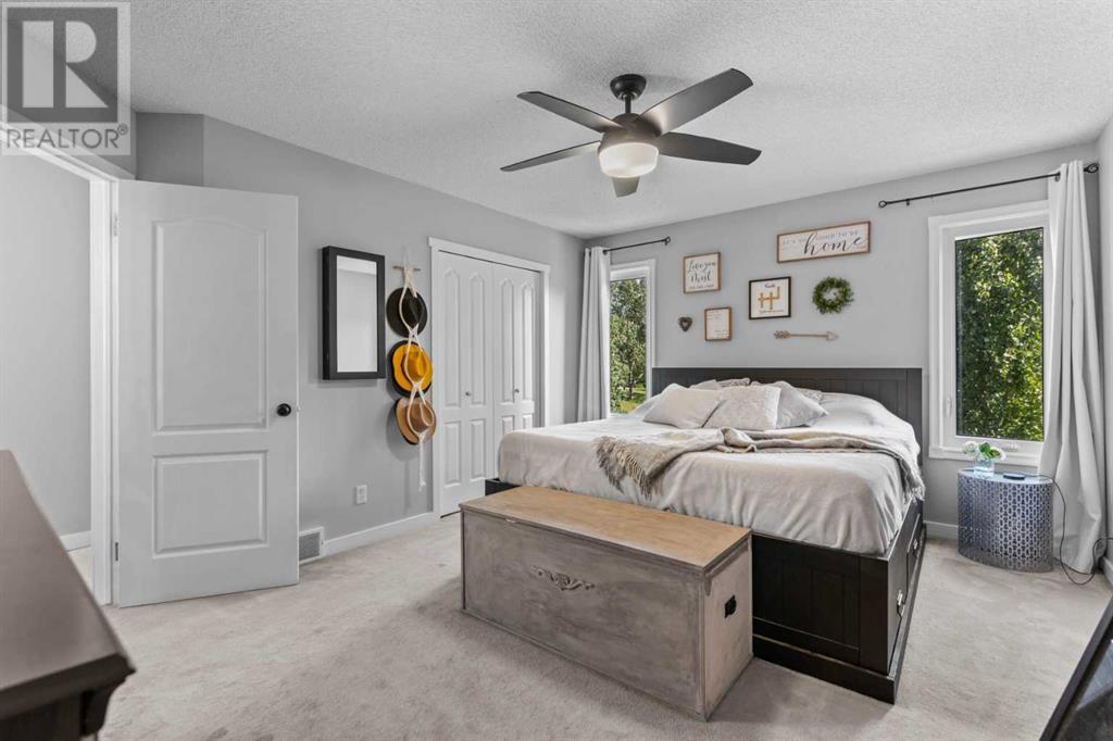 Single Family House for Sale in  Douglas Ridge Close SE Douglasdale/Glen Calgary 