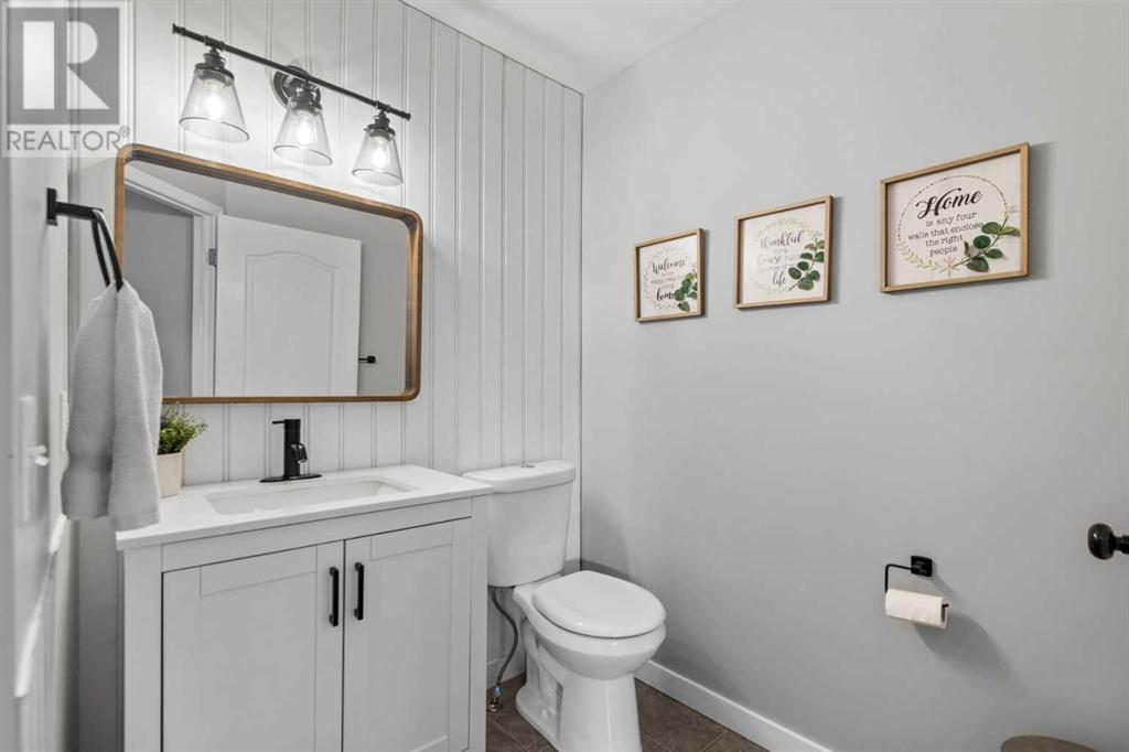 Single Family House for Sale in  Douglas Ridge Close SE Douglasdale/Glen Calgary 