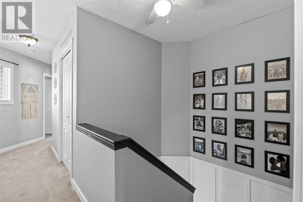 Single Family House for Sale in  Douglas Ridge Close SE Douglasdale/Glen Calgary 