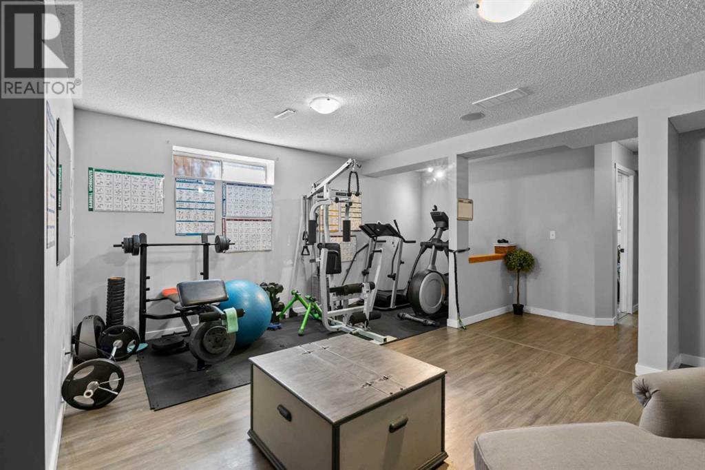 Single Family House for Sale in  Douglas Ridge Close SE Douglasdale/Glen Calgary 