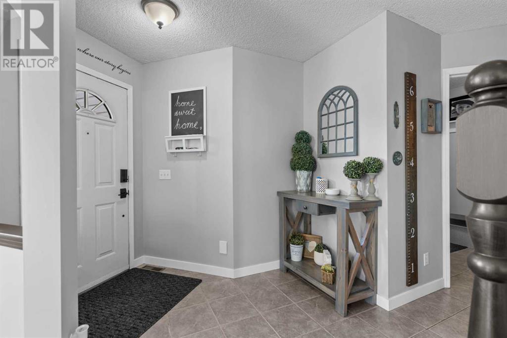 Single Family House for Sale in  Douglas Ridge Close SE Douglasdale/Glen Calgary 