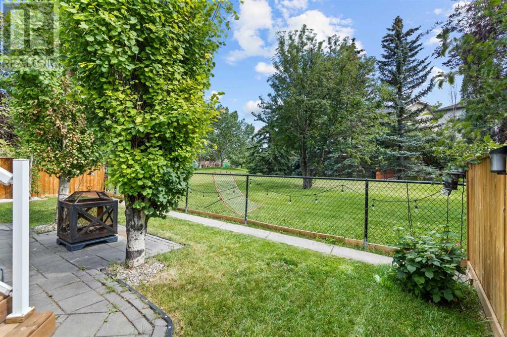 Single Family House for Sale in  Douglas Ridge Close SE Douglasdale/Glen Calgary 