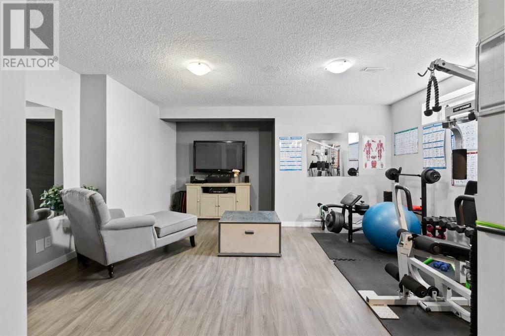 Single Family House for Sale in  Douglas Ridge Close SE Douglasdale/Glen Calgary 