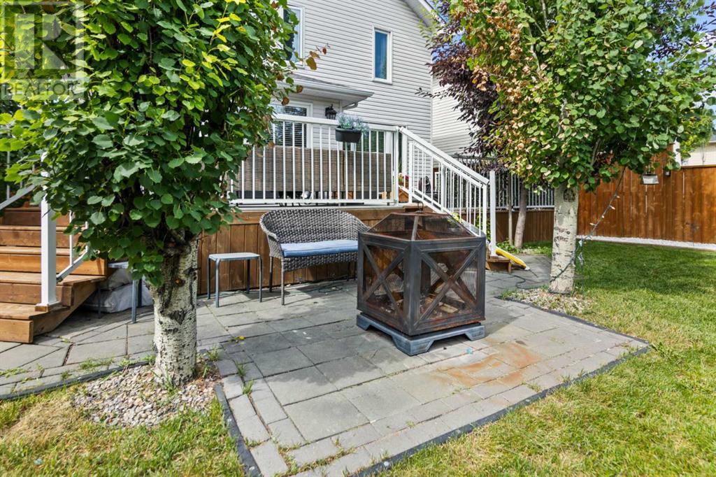 Single Family House for Sale in  Douglas Ridge Close SE Douglasdale/Glen Calgary 