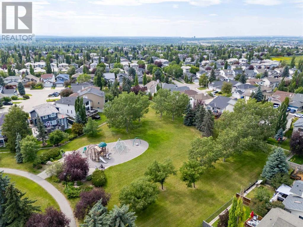 Single Family House for Sale in  Douglas Ridge Close SE Douglasdale/Glen Calgary 
