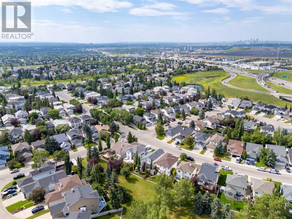 Single Family House for Sale in  Douglas Ridge Close SE Douglasdale/Glen Calgary 