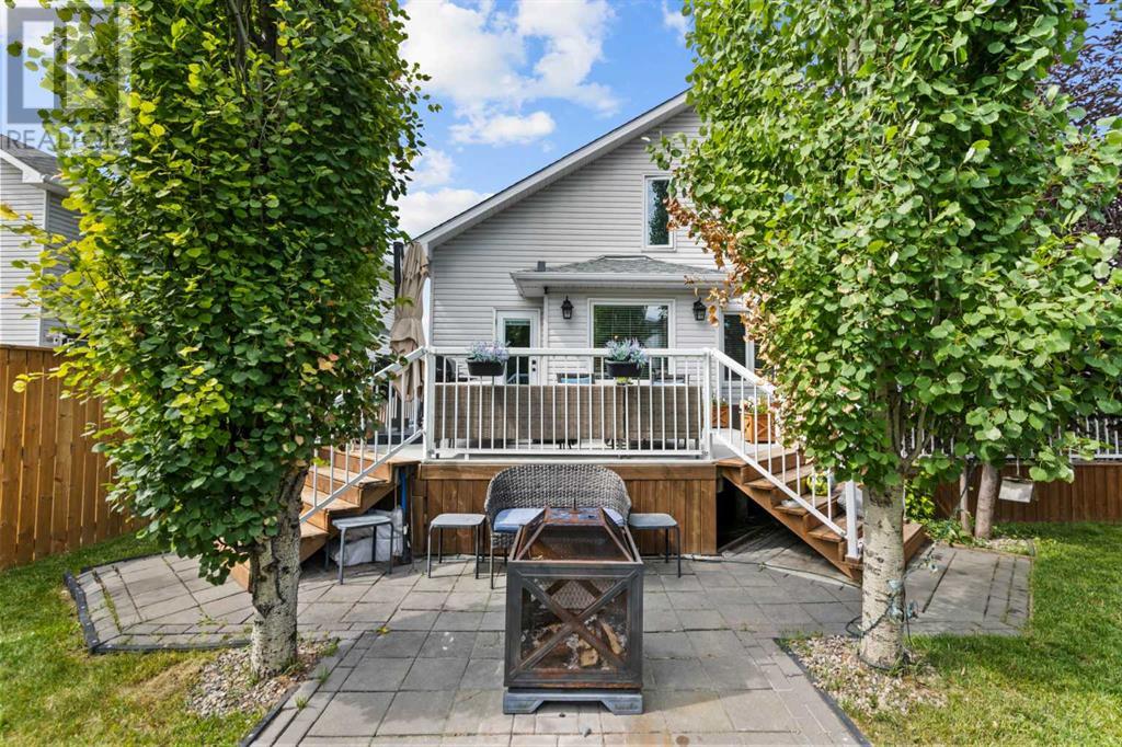 Single Family House for Sale in  Douglas Ridge Close SE Douglasdale/Glen Calgary 