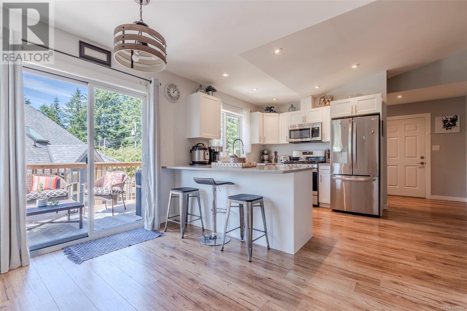 Photo 11 of 245 Lake Park Rd, Lake Cowichan BC