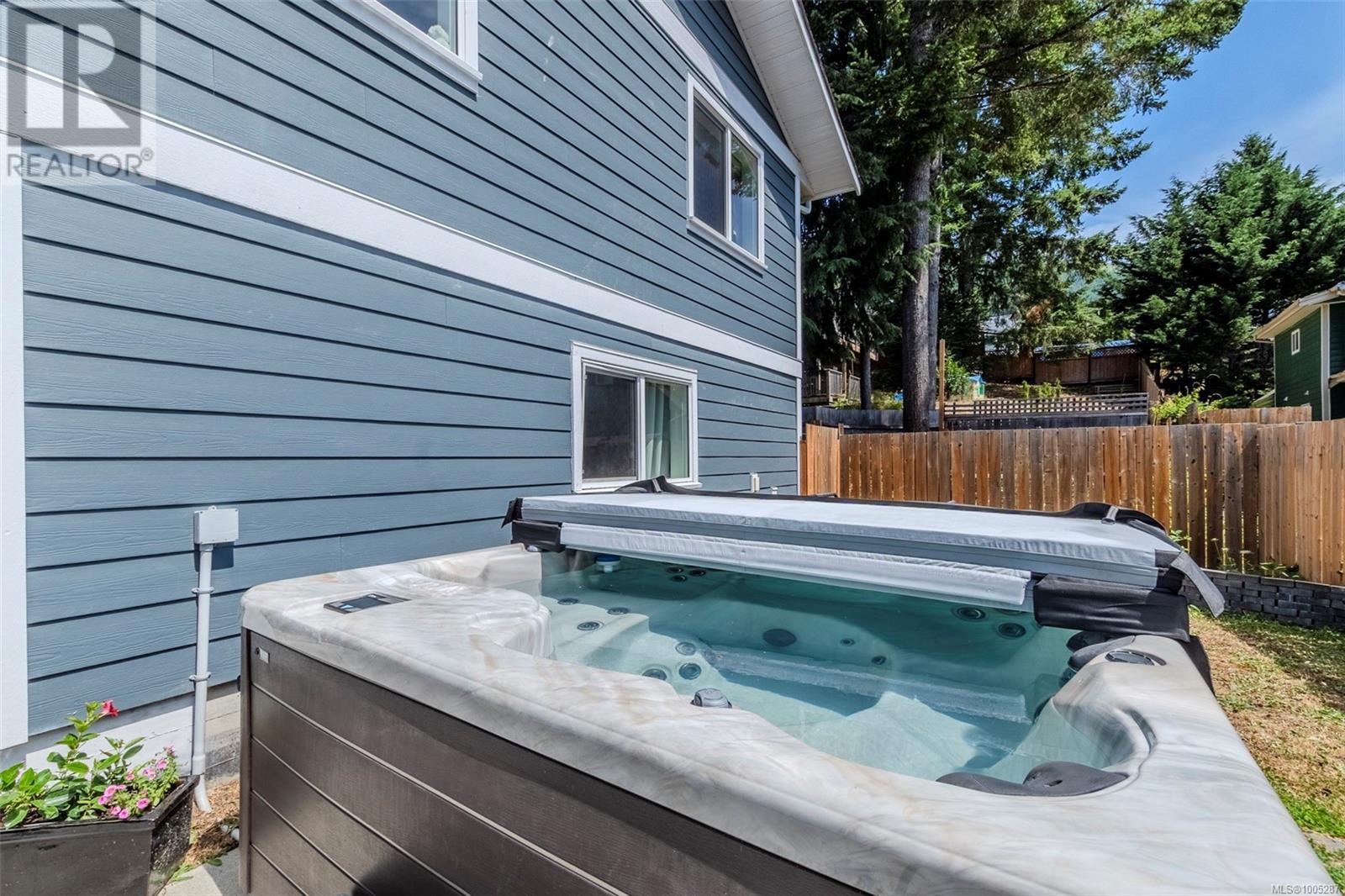 Photo 31 of 245 Lake Park Rd, Lake Cowichan BC