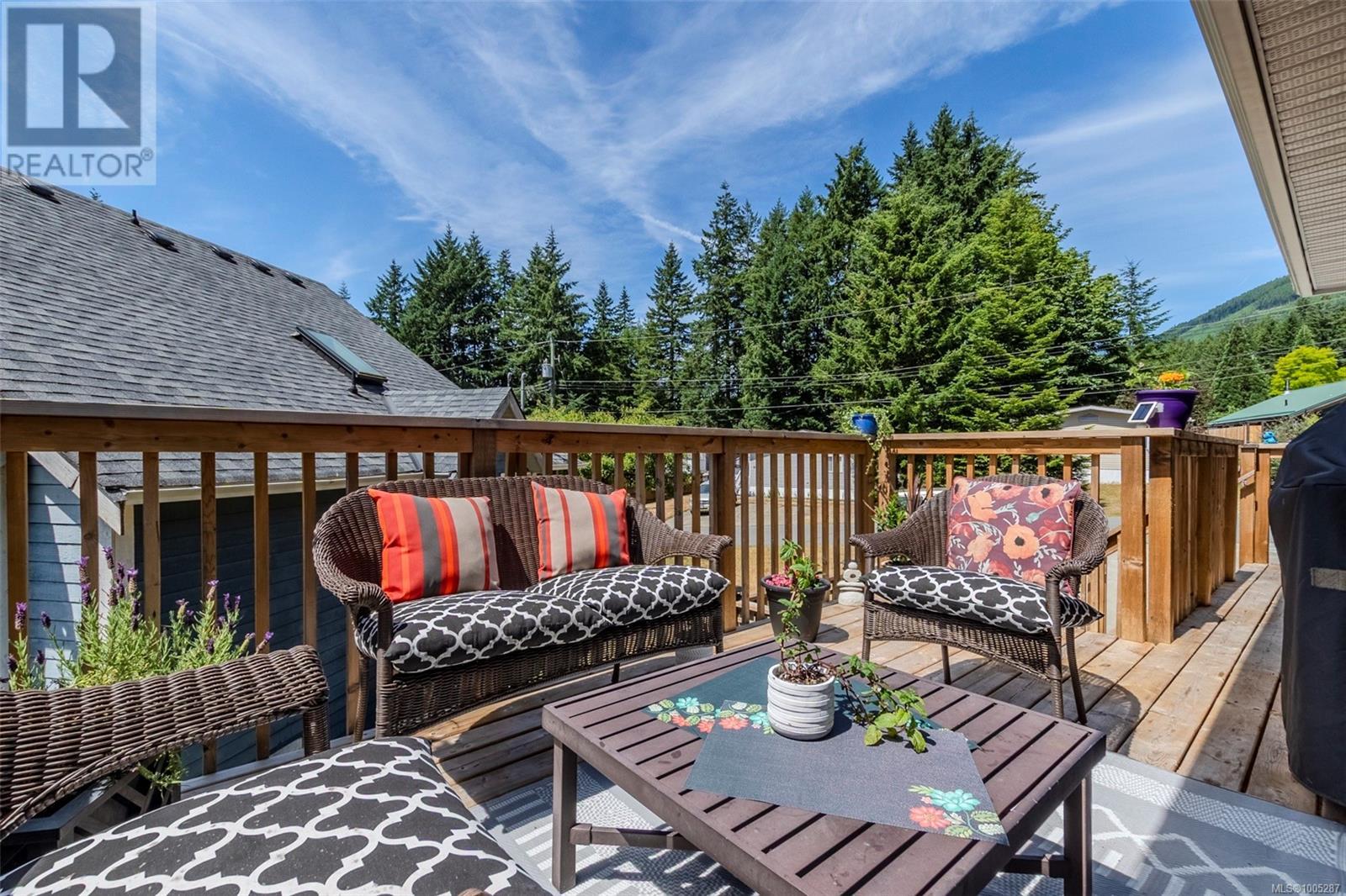 Photo 6 of 245 Lake Park Rd, Lake Cowichan BC