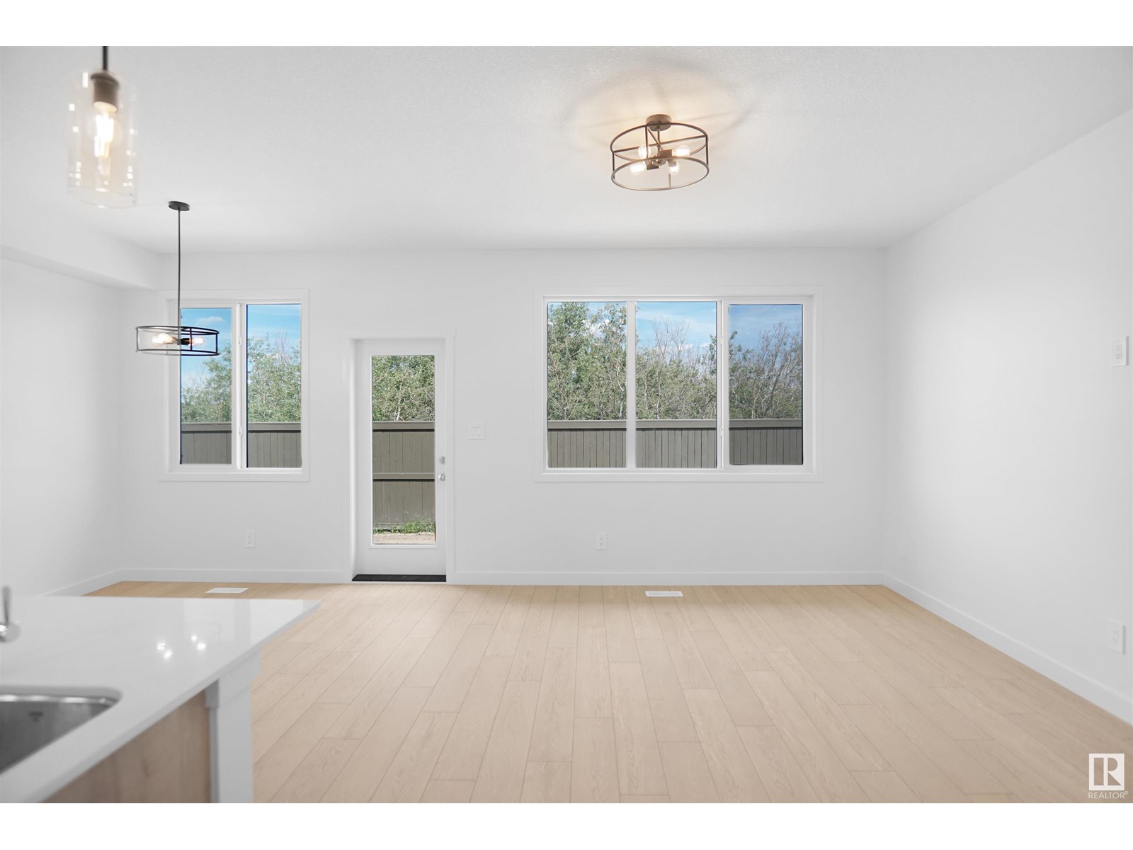 Photo 6 of 4643 Kinsella Ld Sw, Edmonton AB