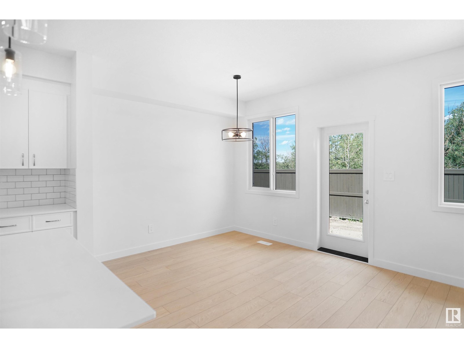 Photo 8 of 4643 Kinsella Ld Sw, Edmonton AB