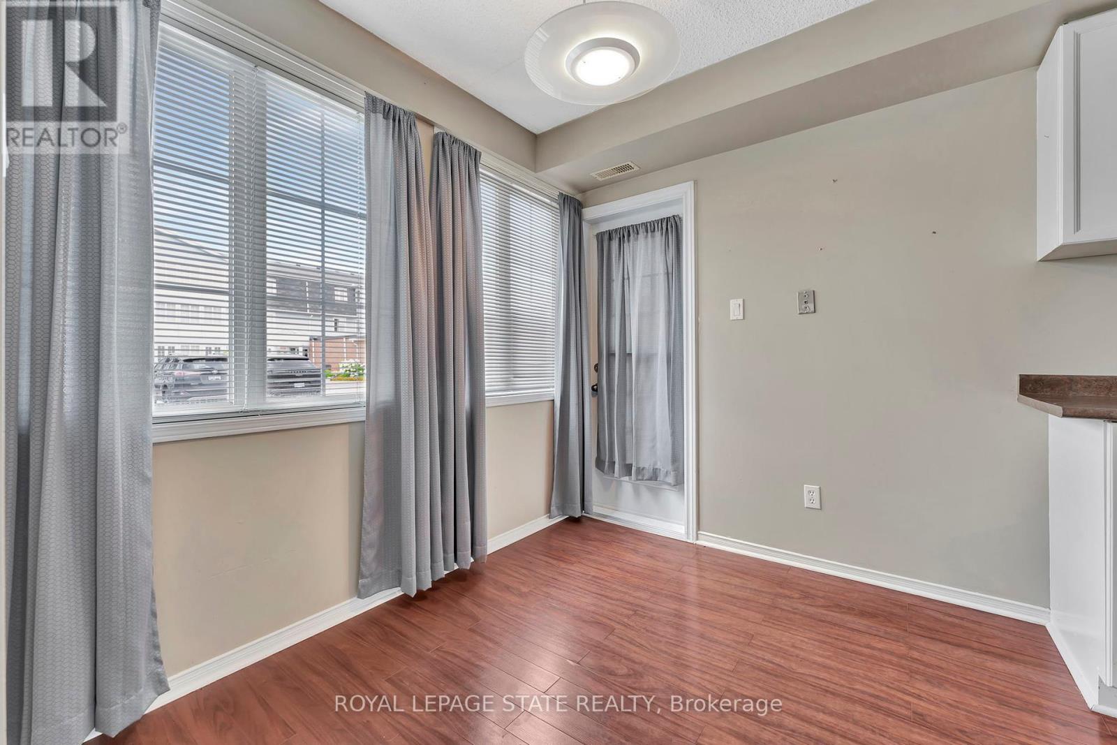 Photo 13 of 101 500 Silverbirch Boulevard, Hamilton ON
