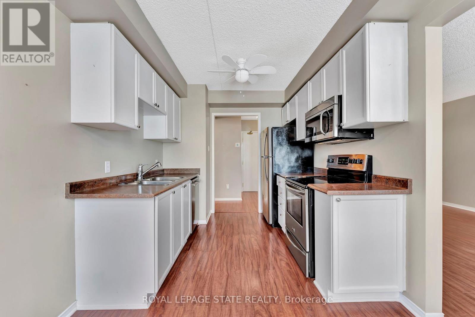 Photo 14 of 101 500 Silverbirch Boulevard, Hamilton ON