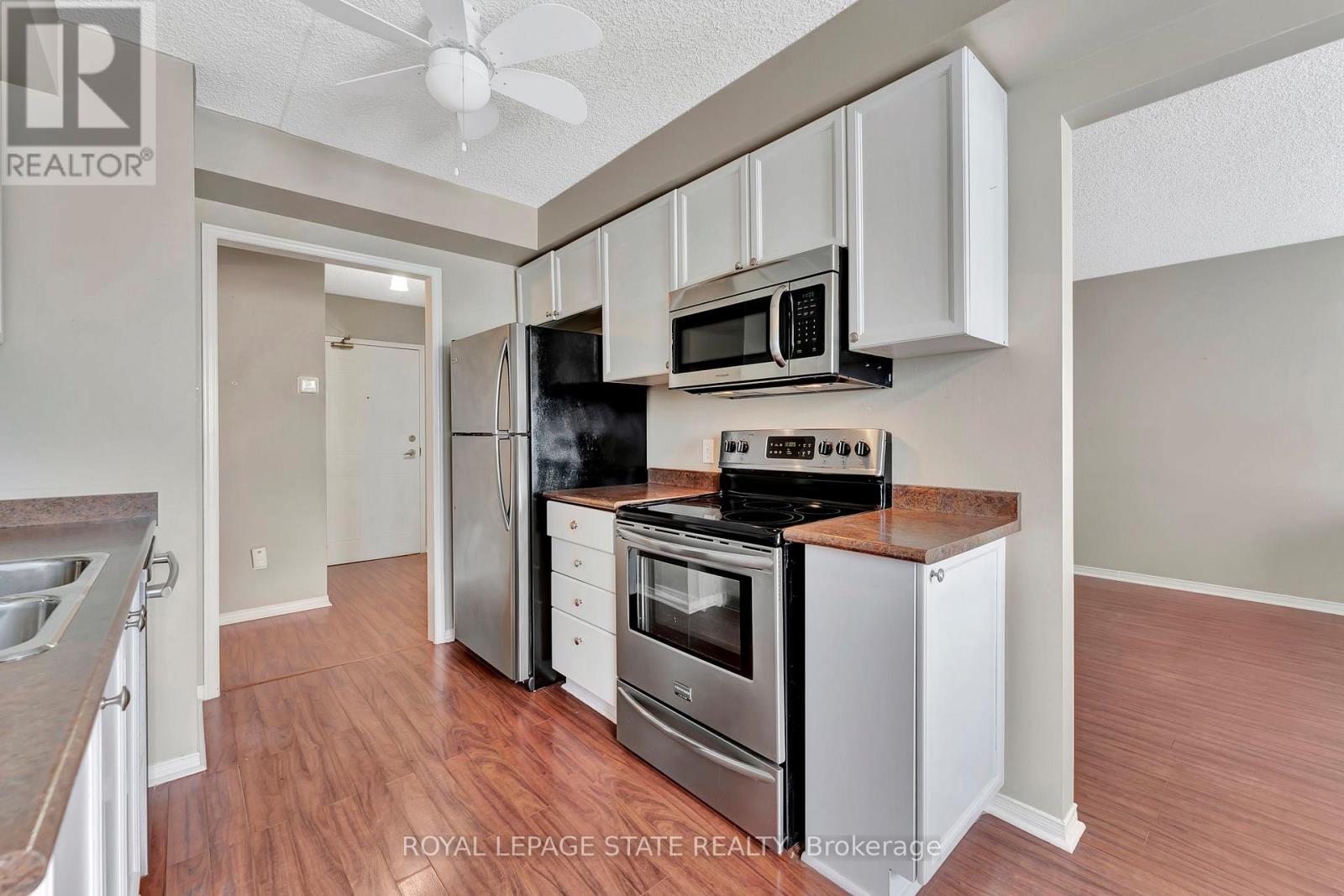 Photo 15 of 101 500 Silverbirch Boulevard, Hamilton ON