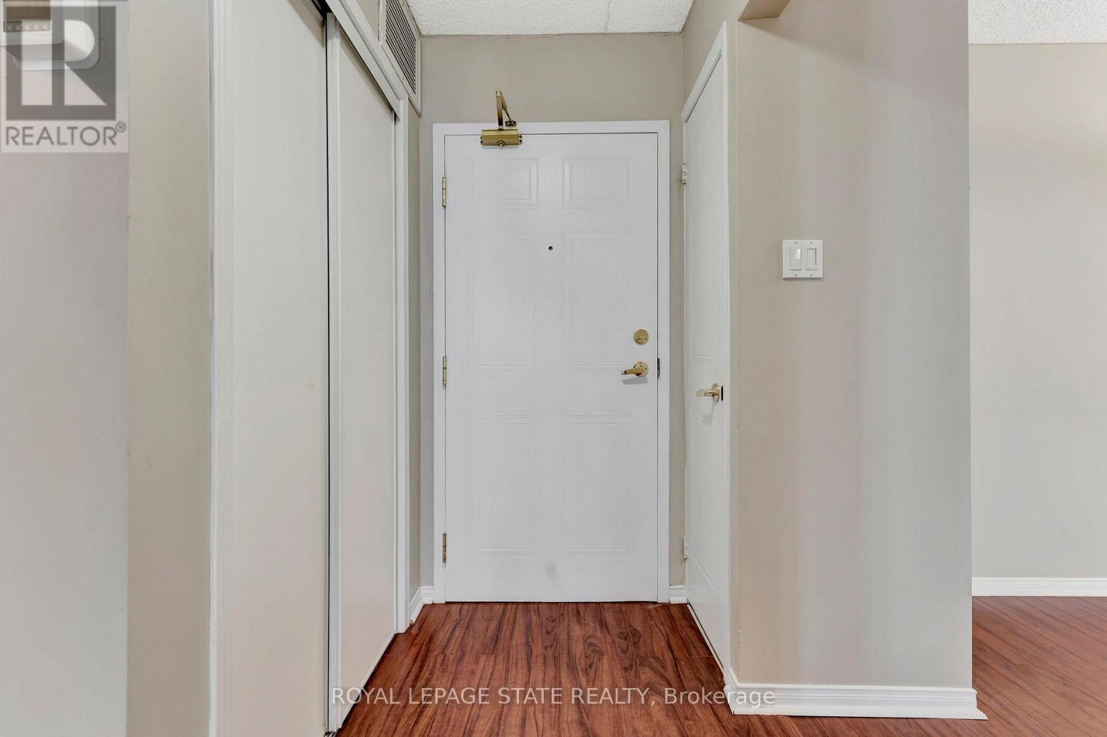 Photo 6 of 101 500 Silverbirch Boulevard, Hamilton ON
