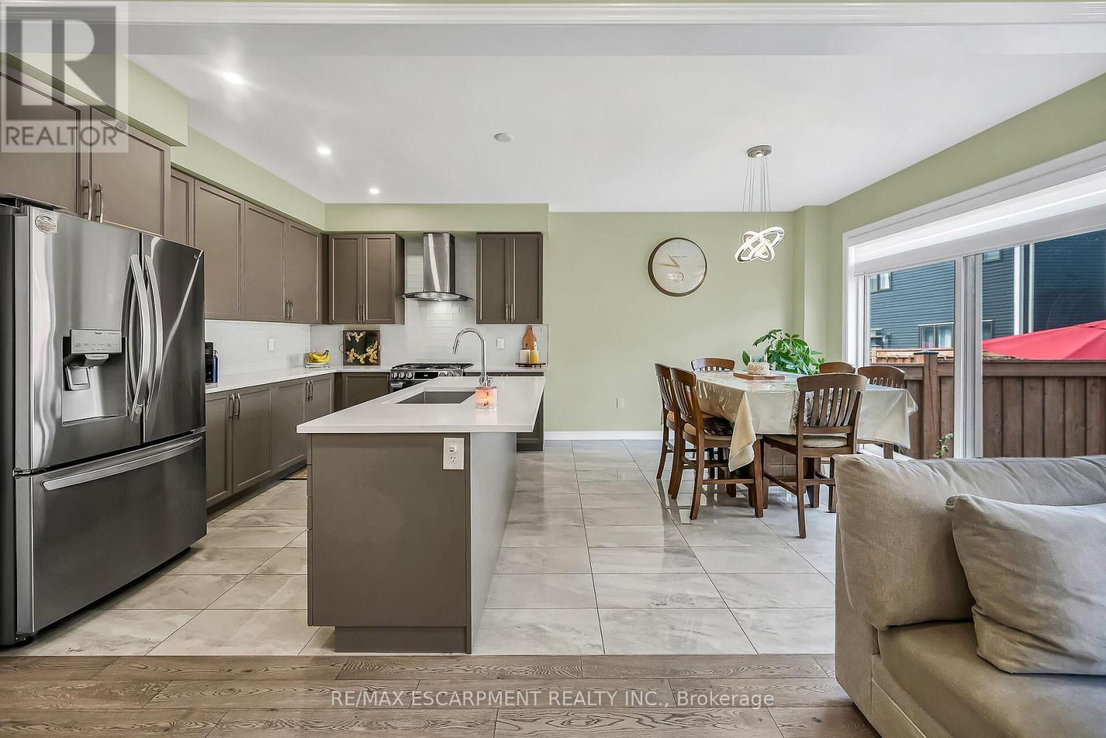 Photo 10 of 67 Malcolm Crescent, Haldimand ON