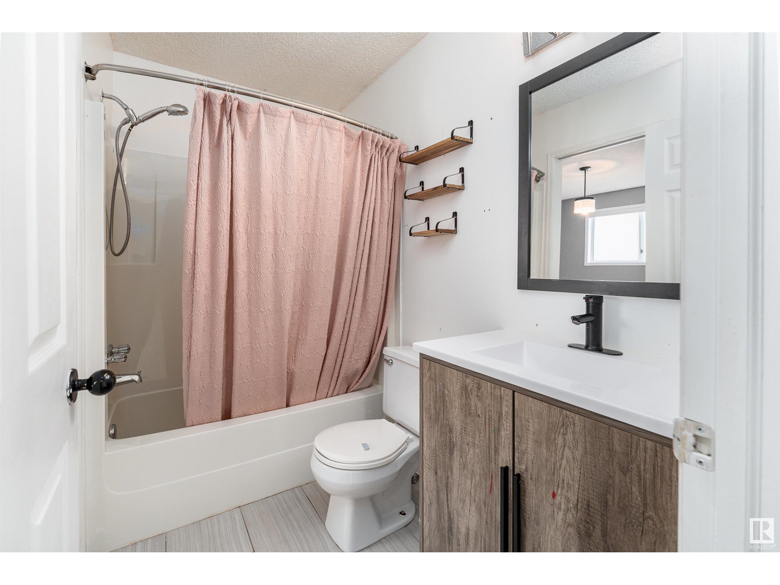 Photo 14 of 111 Westmews, Fort Saskatchewan AB