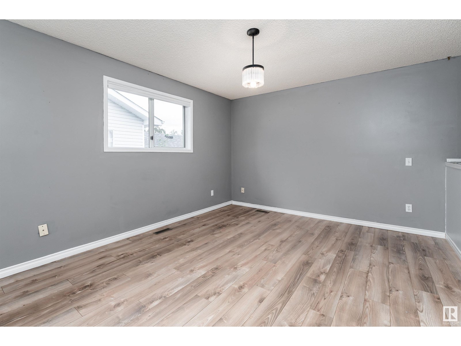 Photo 15 of 111 Westmews, Fort Saskatchewan AB