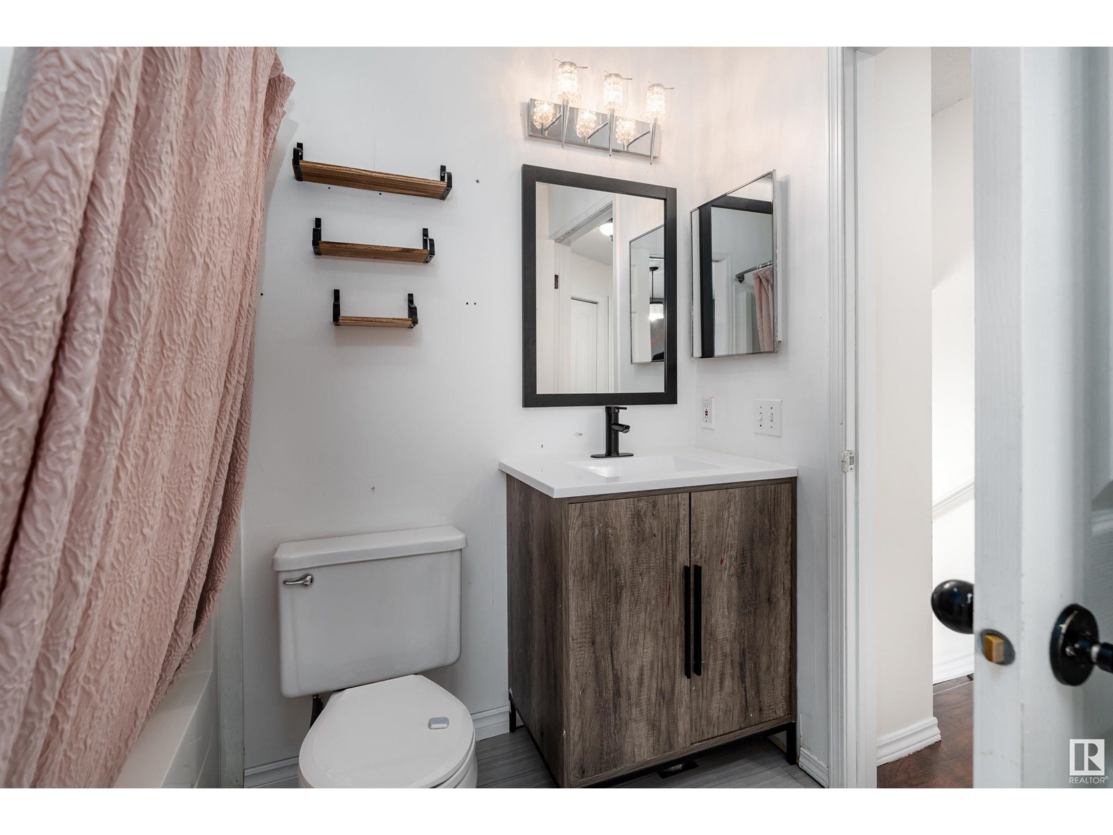 Photo 18 of 111 Westmews, Fort Saskatchewan AB