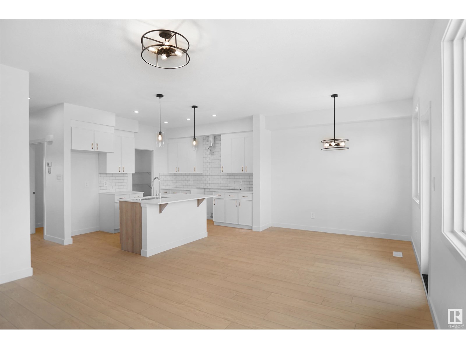 Photo 9 of 4635 Kinsella Ld Sw, Edmonton AB