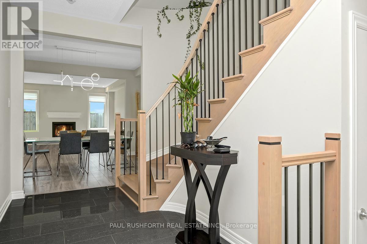 Photo 12 of 46 Knockaderry Crescent, Ottawa ON
