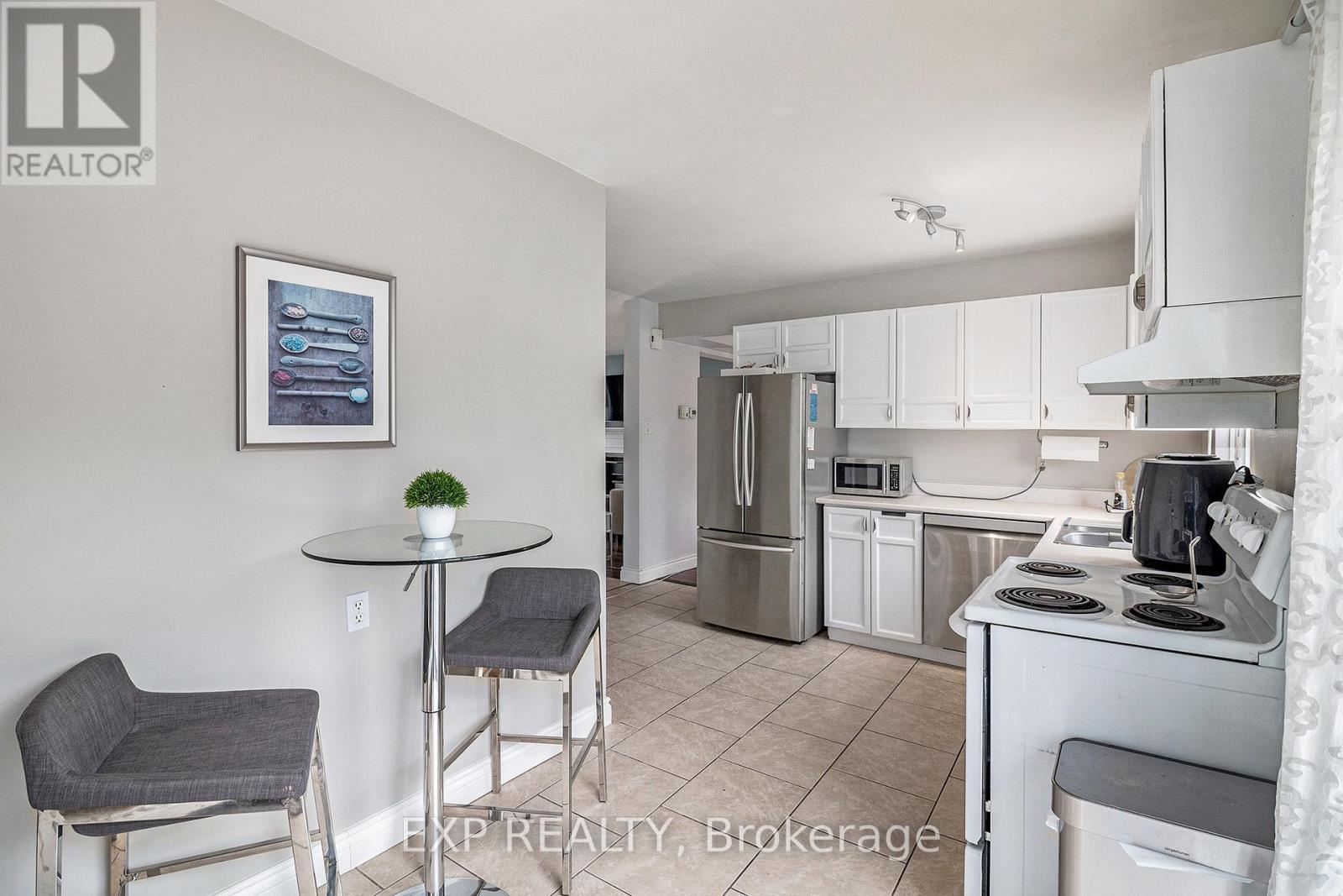 Photo 2 of 302 Cote Royale Crescent, Ottawa ON
