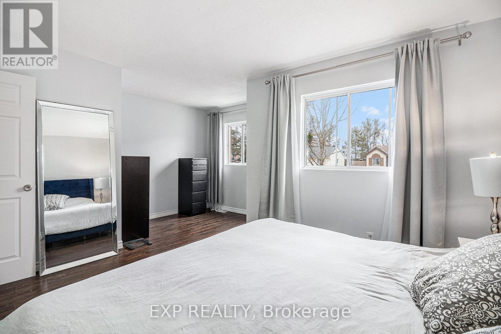 Photo 9 of 302 Cote Royale Crescent, Ottawa ON