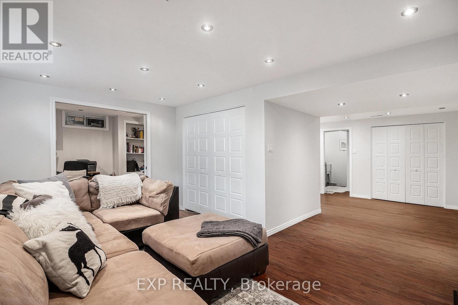 Photo 6 of 302 Cote Royale Crescent, Ottawa ON