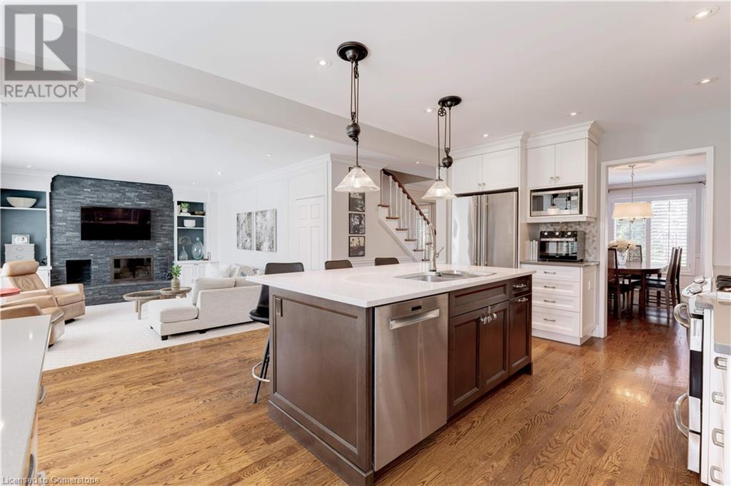 Photo 10 of 4302 Shoreacres Place, Burlington ON