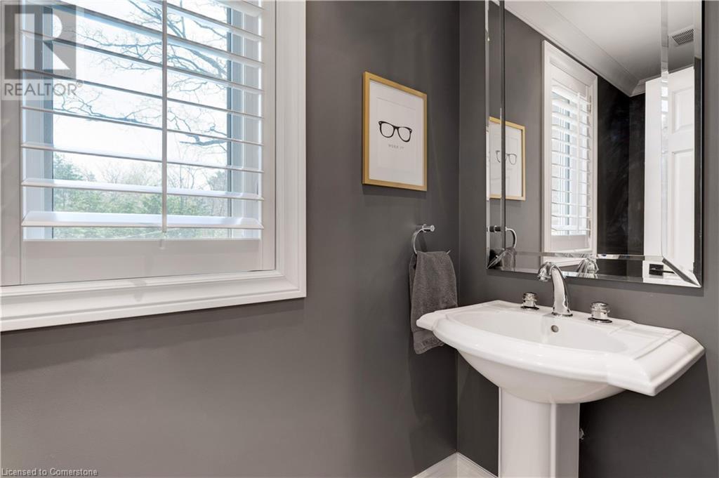 Photo 17 of 4302 Shoreacres Place, Burlington ON