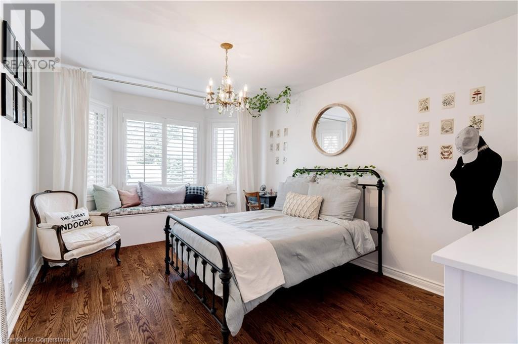 Photo 25 of 4302 Shoreacres Place, Burlington ON