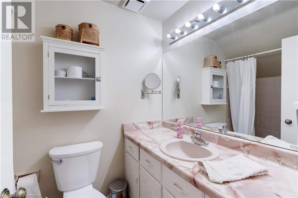Photo 33 of 4302 Shoreacres Place, Burlington ON
