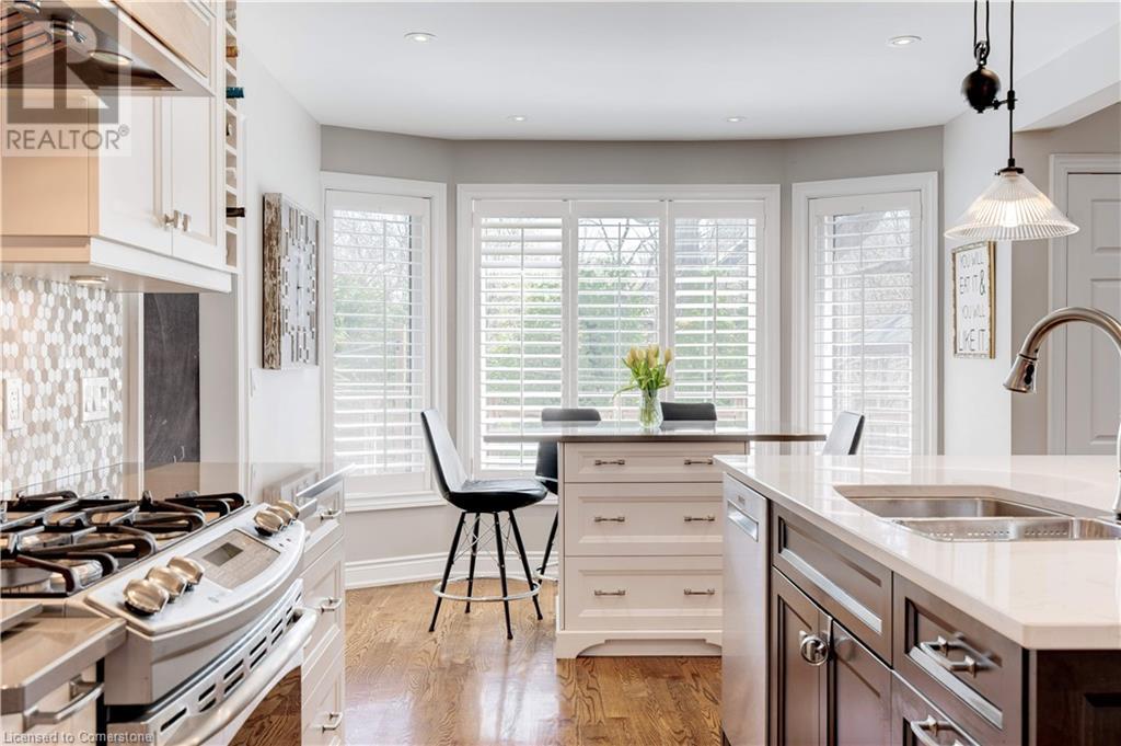 Photo 8 of 4302 Shoreacres Place, Burlington ON