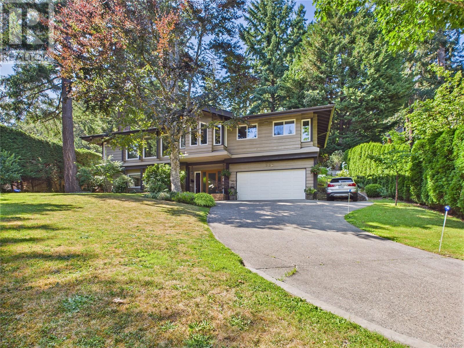  956 Royal Oak Drive, Saanich