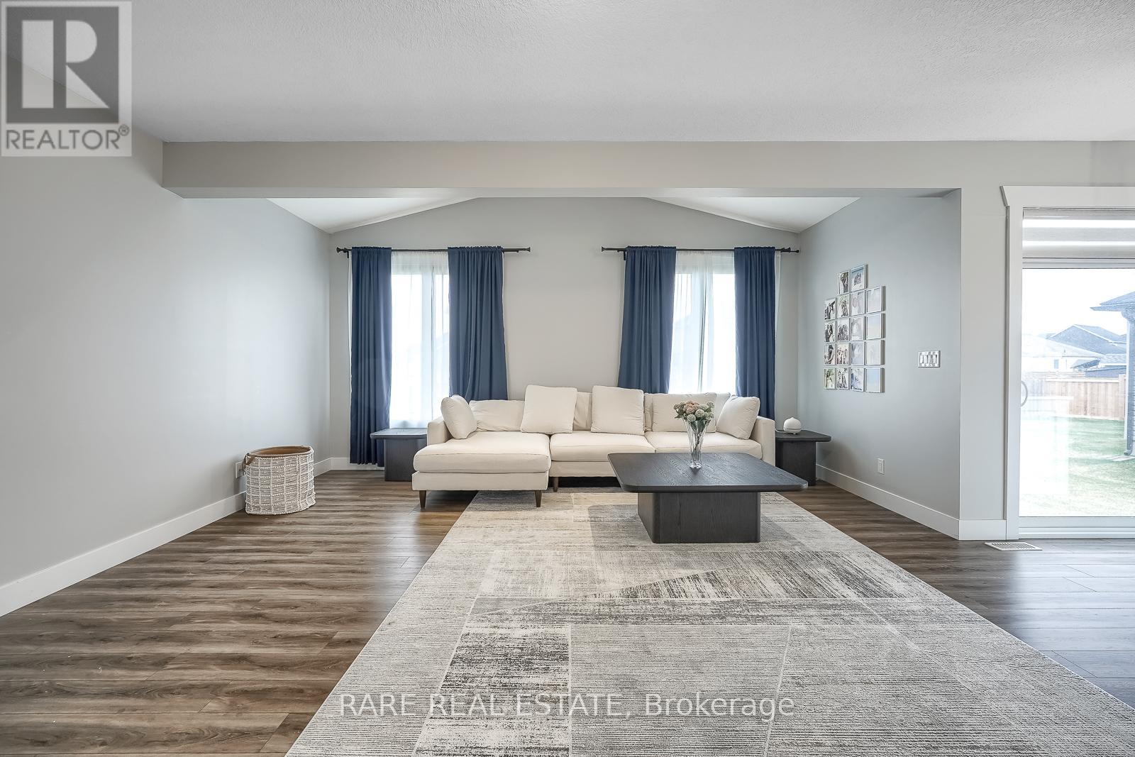 Photo 18 of 44 Allenwood Road, Springwater ON