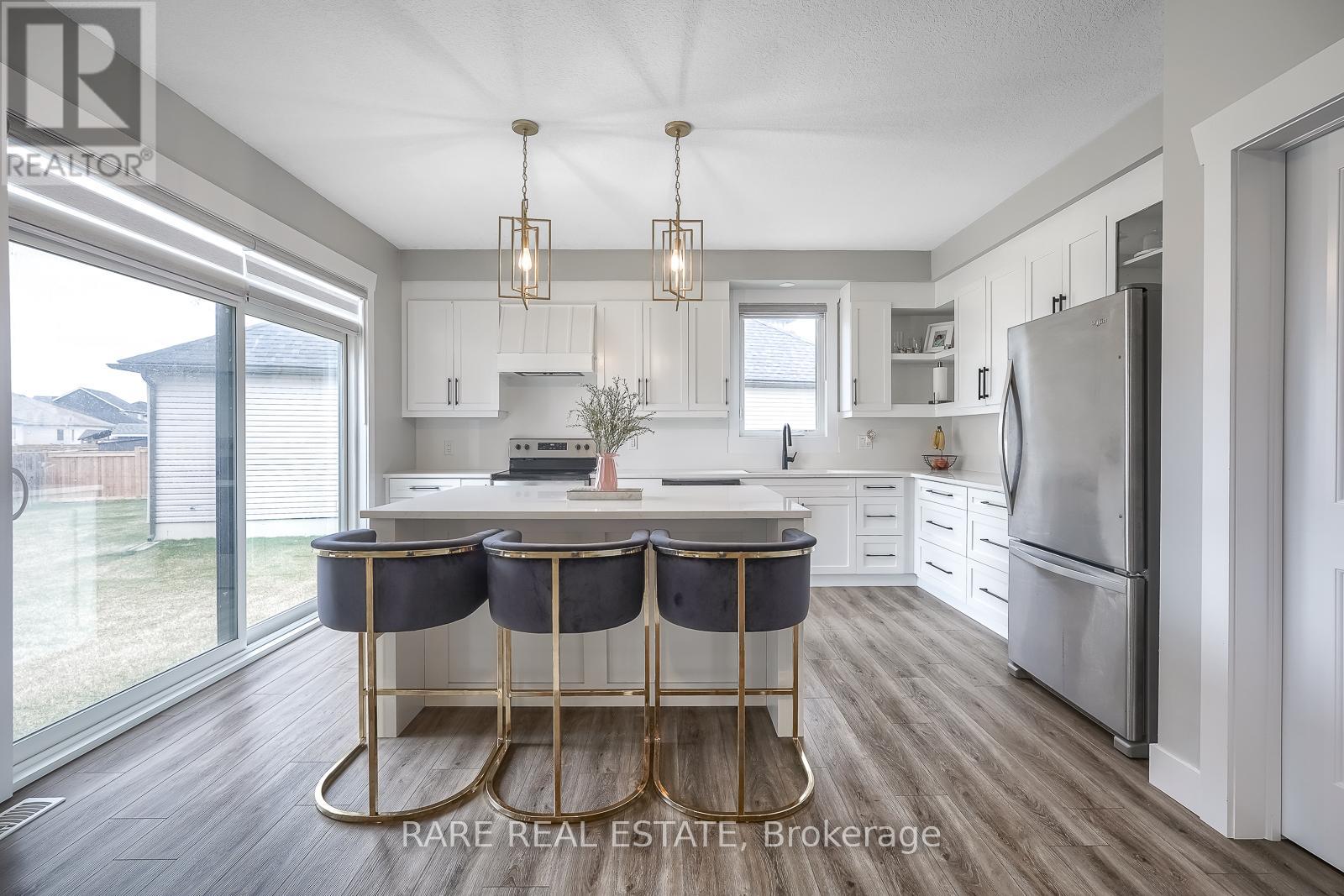 Photo 16 of 44 Allenwood Road, Springwater ON