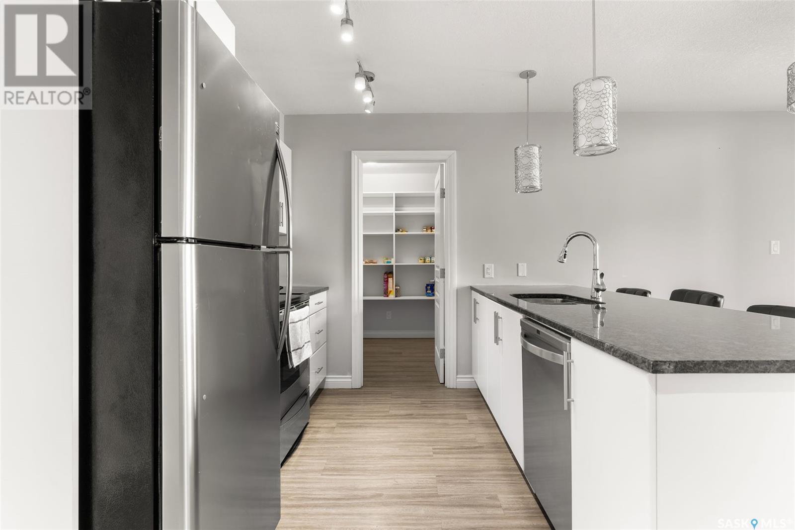 Photo 10 of 425 5303 Universal Crescent, Regina SK