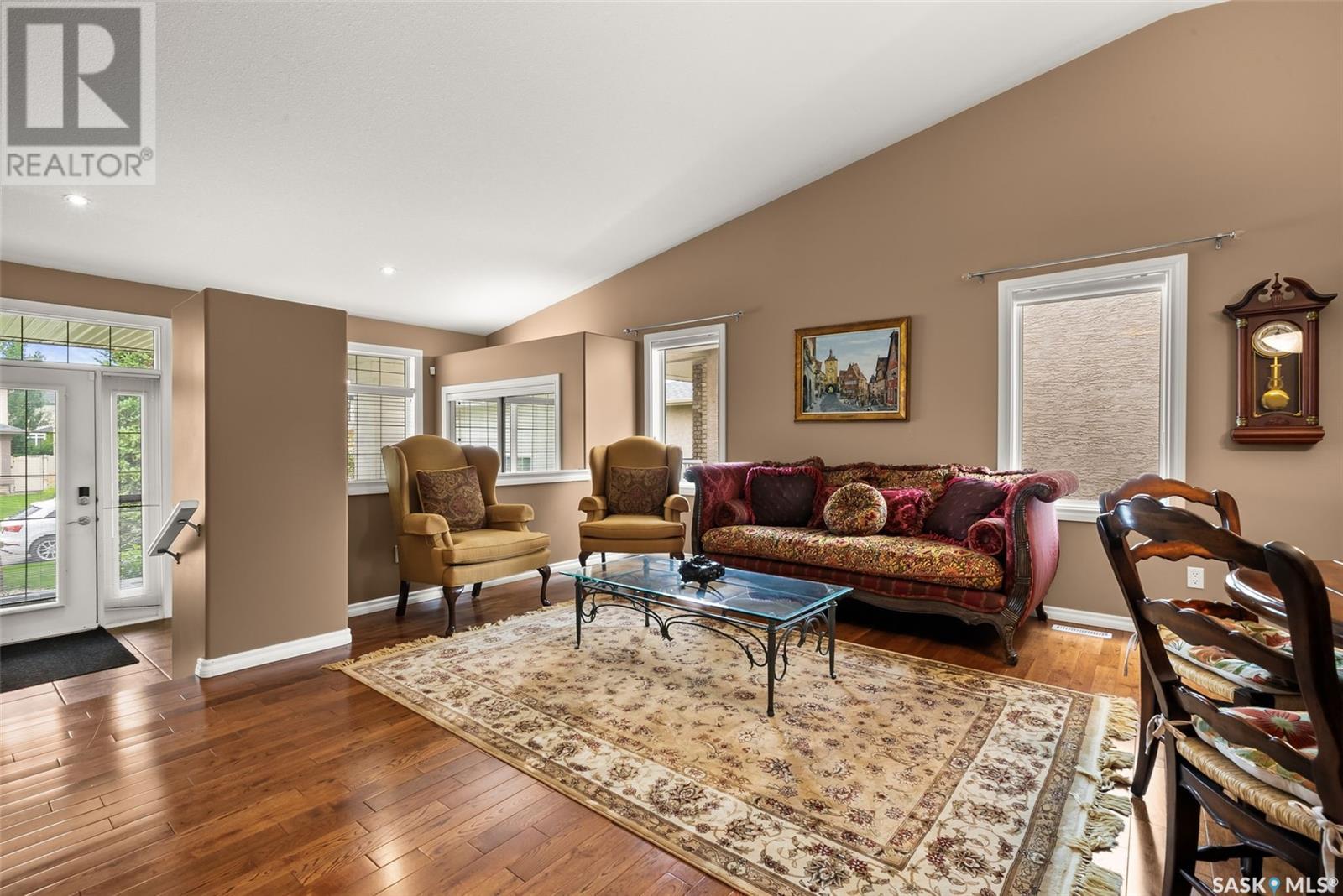Photo 8 of 6263 Wascana Court Crescent, Regina SK