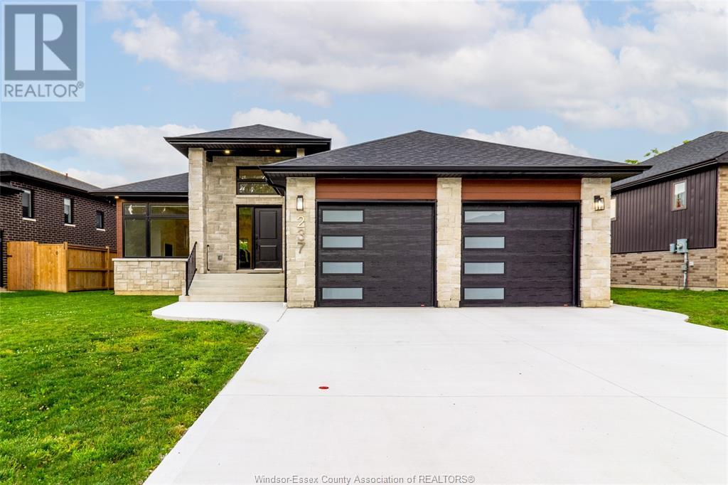 Photo 1 of 237 Sandybrook Way, Kingsville ON