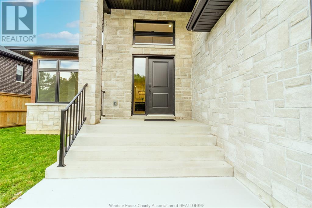 Photo 2 of 237 Sandybrook Way, Kingsville ON