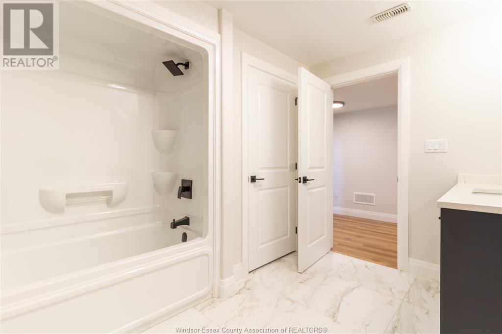Photo 26 of 237 Sandybrook Way, Kingsville ON